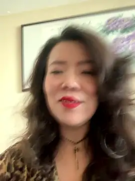 Snapshot of anna_yngs chatting on June 10, 2026, 4:01 am anna yngs online show from June 10, 2026, 4:01 am