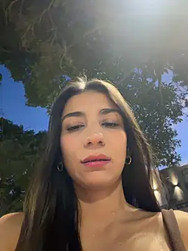 -juicy  online show from July 28, 2026, 11:37 pm