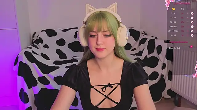 bananasgirl online show from September 14, 2025, 6:23 am