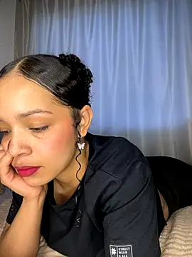 Snapshot of Yasmin777_ chatting on October 24, 2025, 10:28 pm Yasmin777  online show from October 24, 2025, 10:28 pm