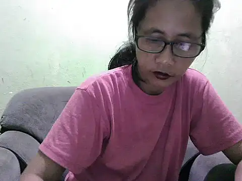 Snapshot of HotLadyPinay32 chatting on March 3, 2026, 6:03 pm HotLadyPinay32 online show from March 3, 2026, 6:03 pm