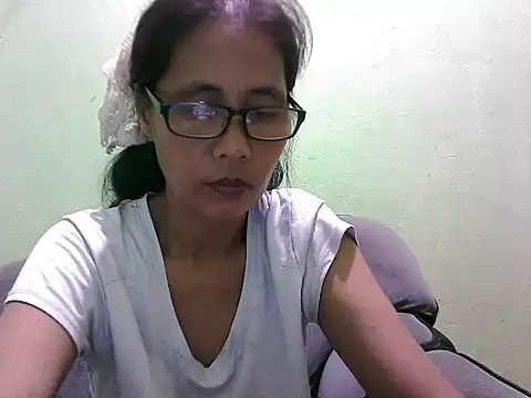 Snapshot of HotLadyPinay32 chatting on March 8, 2026, 2:15 am HotLadyPinay32 online show from March 8, 2026, 2:15 am