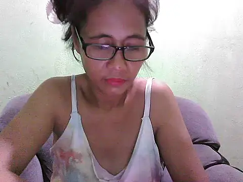 Snapshot of HotLadyPinay32 chatting on March 26, 2026, 9:48 am HotLadyPinay32 online show from March 26, 2026, 9:48 am