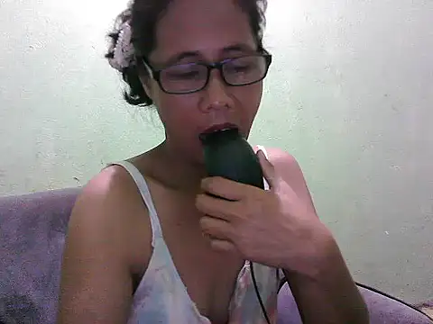 Snapshot of HotLadyPinay32 chatting on March 29, 2026, 10:21 pm HotLadyPinay32 online show from March 29, 2026, 10:21 pm