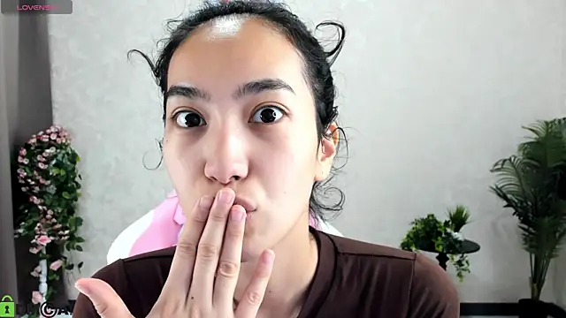 FlirtyAura online show from October 24, 2025, 1:46 am