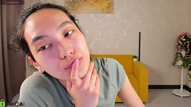 FlirtyAura online show from April 2, 2026, 3:37 am