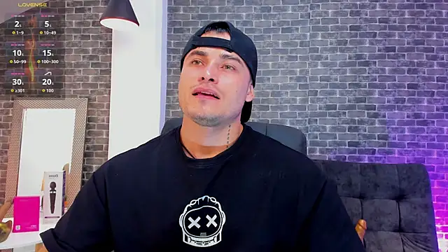 Snapshot of connorsmiith chatting on September 11, 2025, 1:55 pm connorsmiith online show from September 11, 2025, 1:55 pm