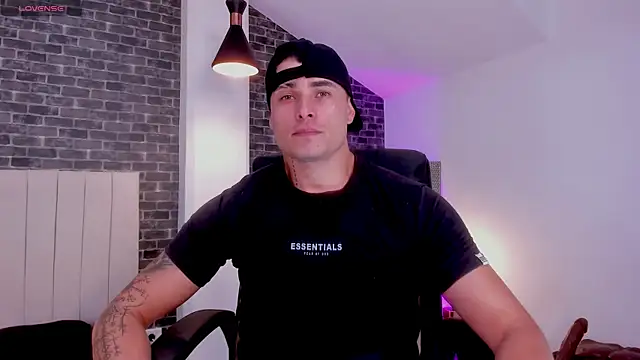 connorsmiith online show from April 5, 2026, 11:02 pm