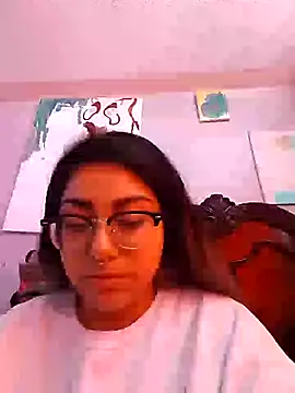 Snapshot of Lovelyrainn chatting on October 2, 2025, 3:19 pm Lovelyrainn online show from October 2, 2025, 3:19 pm