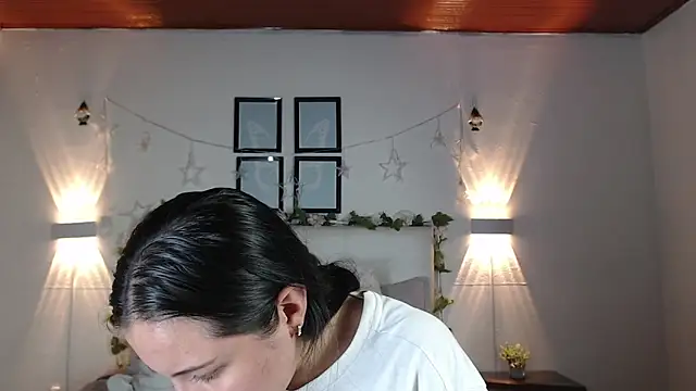 Megan 05  online show from March 30, 2026, 9:27 pm