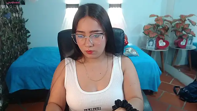 tinisweet online show from April 8, 2026, 2:06 pm