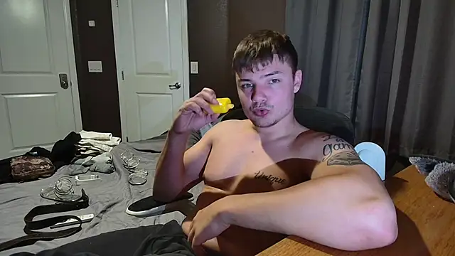 derekmontana2 online show from September 11, 2025, 8:14 am