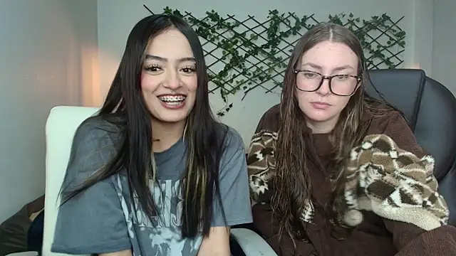 velvet  moon online show from April 11, 2026, 11:20 pm