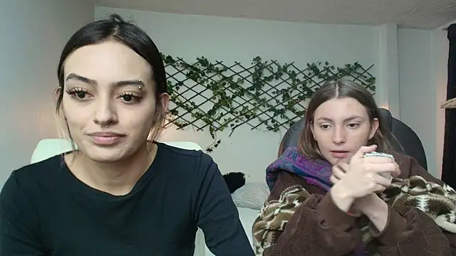 velvet  moon online show from April 12, 2026, 9:42 pm