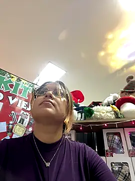 Snapshot of iamlucy chatting on November 12, 2025, 10:09 pm iamlucy online show from November 12, 2025, 10:09 pm