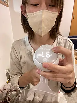 Snapshot of usako_2025 chatting on December 5, 2025, 10:35 am usako 2025 online show from December 5, 2025, 10:35 am