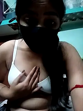 Snapshot of Snehabeauti chatting on October 15, 2025, 5:24 pm Snehabeauti online show from October 15, 2025, 5:24 pm