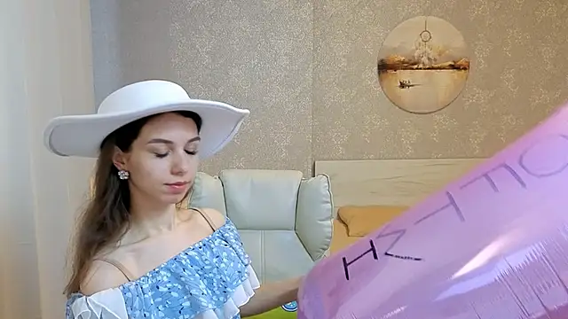Snapshot of KellyShines chatting on June 15, 2026, 1:24 pm KellyShines online show from June 15, 2026, 1:24 pm