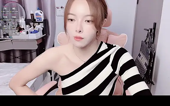 AmyySC online show from October 28, 2025, 2:53 pm