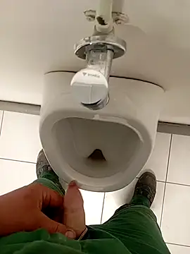 fickfreund019 online show from April 8, 2026, 4:23 am