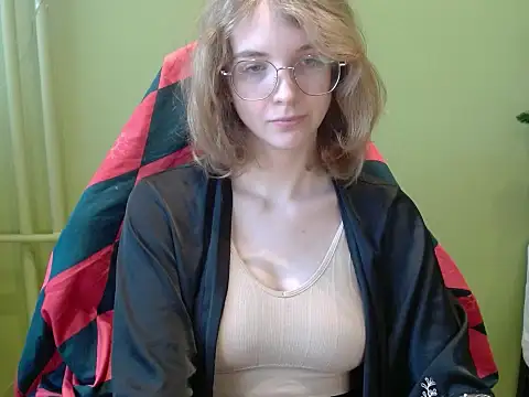 juicyPenny online show from February 3, 2026, 7:35 am