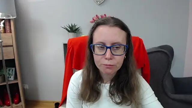 Snapshot of sweetxLizzy chatting on April 16, 2026, 4:35 am sweetxLizzy online show from April 16, 2026, 4:35 am