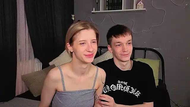 Snapshot of Lewis_and_Marta chatting on October 7, 2025, 4:26 pm Lewis and Marta online show from October 7, 2025, 4:26 pm