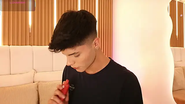 Dulcey  online show from April 12, 2026, 4:39 am