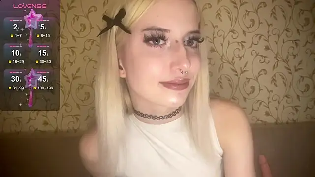 kittywithu online show from October 21, 2025, 5:24 pm