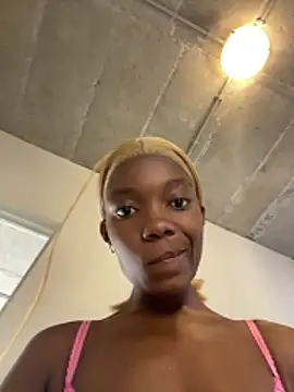 prettydollyy online show from April 11, 2026, 7:35 am