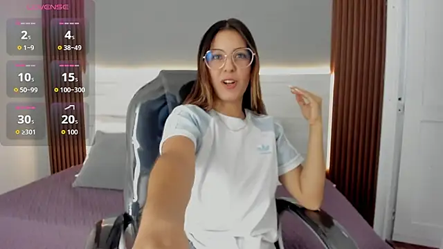 Snapshot of Emmy_Meadows chatting on September 22, 2025, 7:05 pm Emmy Meadows online show from September 22, 2025, 7:05 pm