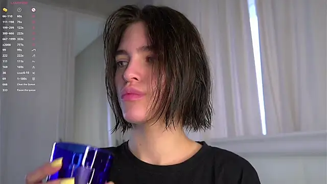 EleneButton online show from April 10, 2026, 1:11 am