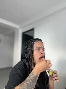 JuanitaMore01 online show from November 29, 2025, 8:12 pm