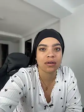 JuanitaMore01 online show from March 29, 2026, 7:25 pm