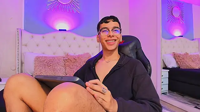 Snapshot of Aiden_Royce chatting on September 22, 2025, 5:20 am Aiden Royce online show from September 22, 2025, 5:20 am