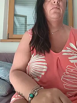 LaReginaNera online show from June 13, 2026, 6:11 am
