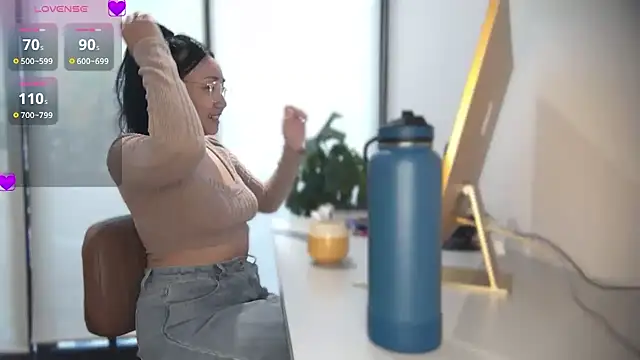 yuzhara online show from September 29, 2025, 3:28 pm