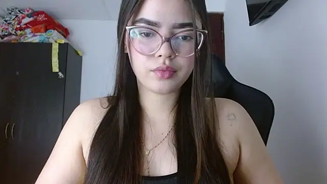 Valentina2390 online show from April 6, 2026, 11:16 pm