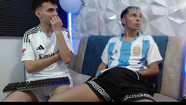 Snapshot of Isaac_tan chatting on September 18, 2025, 2:02 am Isaac tan online show from September 18, 2025, 2:02 am