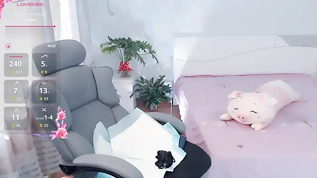 yaoyao-baby520 online show from November 11, 2025, 2:00 am