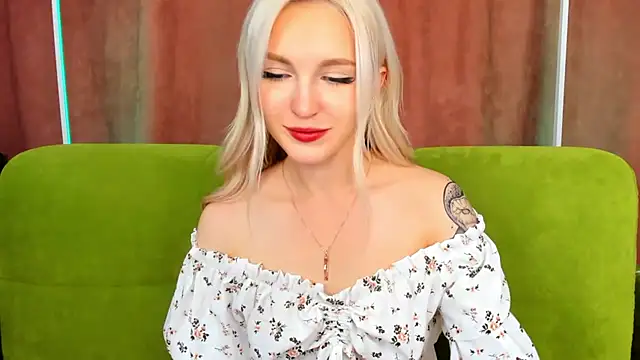 LisaFoxyMe online show from October 8, 2025, 8:23 am