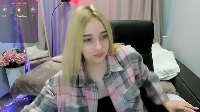 TaisiaHot online show from April 22, 2026, 8:06 am