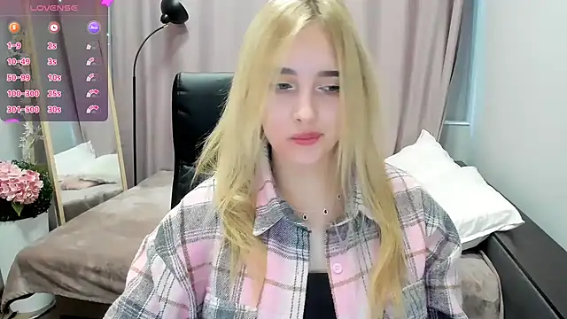 TaisiaHot online show from April 24, 2026, 8:06 am