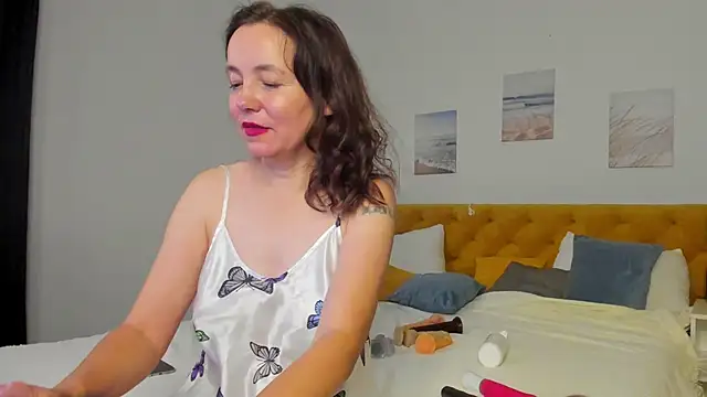 Kira Adler online show from November 12, 2025, 1:17 am