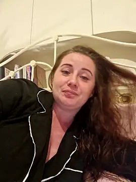 Snapshot of RosieMilff chatting on October 5, 2025, 7:56 pm RosieMilff online show from October 5, 2025, 7:56 pm