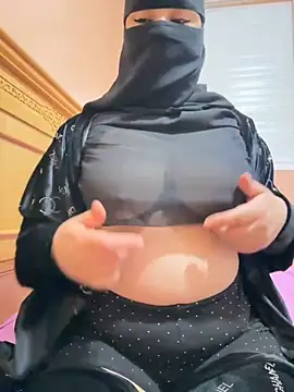 Snapshot of _Laiali_ chatting on October 3, 2025, 11:18 am Laiali online show from October 3, 2025, 11:18 am