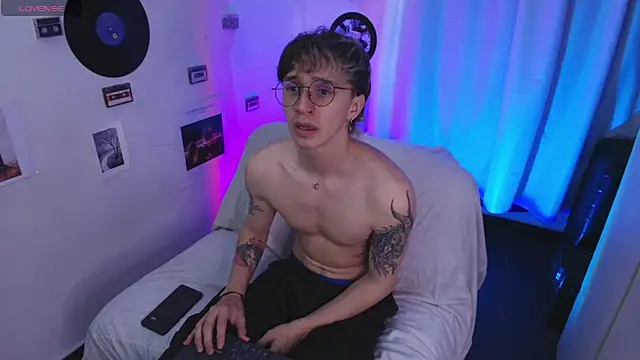Snapshot of Nick_Bangover_ chatting on June 5, 2026, 10:37 pm Nick Bangover online show from June 5, 2026, 10:37 pm