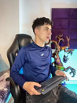 AdrianRinaldi online show from October 29, 2025, 7:48 pm