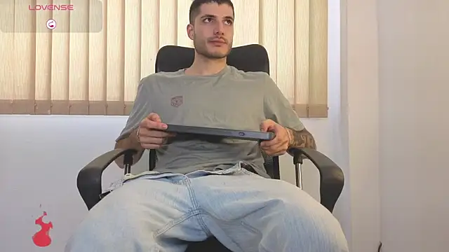 Rafael Mendezz online show from May 27, 2026, 9:01 pm