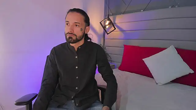 Hisoka 011 online show from February 8, 2026, 1:03 pm